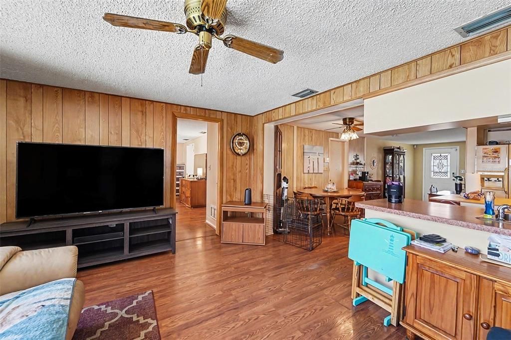 For Sale: $327,000 (3 beds, 2 baths, 1454 Square Feet)