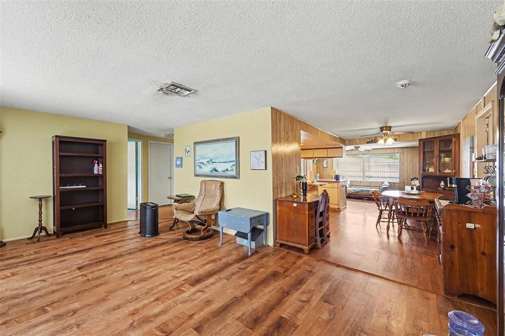 For Sale: $327,000 (3 beds, 2 baths, 1454 Square Feet)