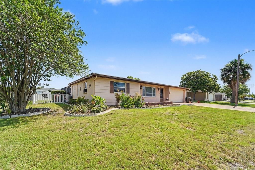 For Sale: $327,000 (3 beds, 2 baths, 1454 Square Feet)