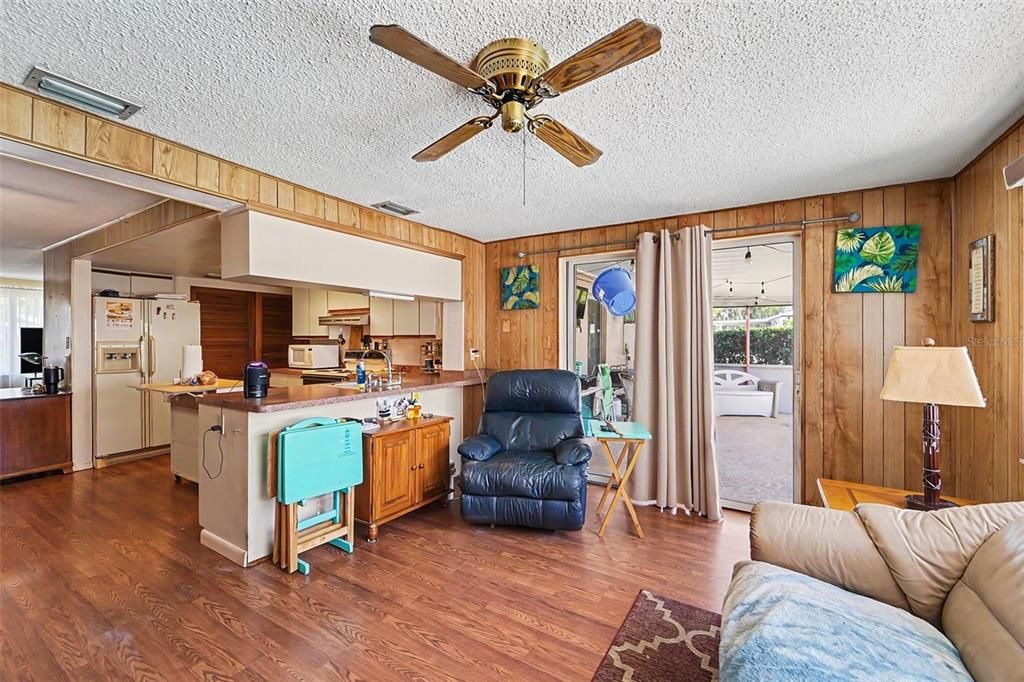 For Sale: $327,000 (3 beds, 2 baths, 1454 Square Feet)