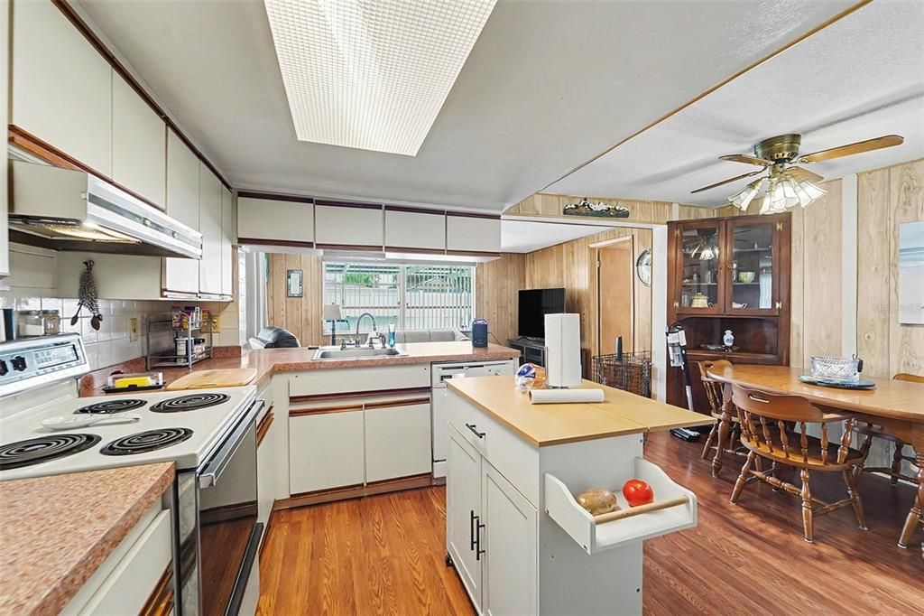 For Sale: $327,000 (3 beds, 2 baths, 1454 Square Feet)