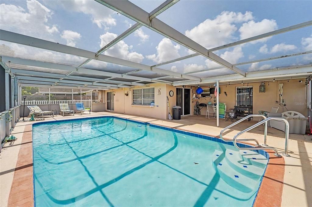 For Sale: $327,000 (3 beds, 2 baths, 1454 Square Feet)