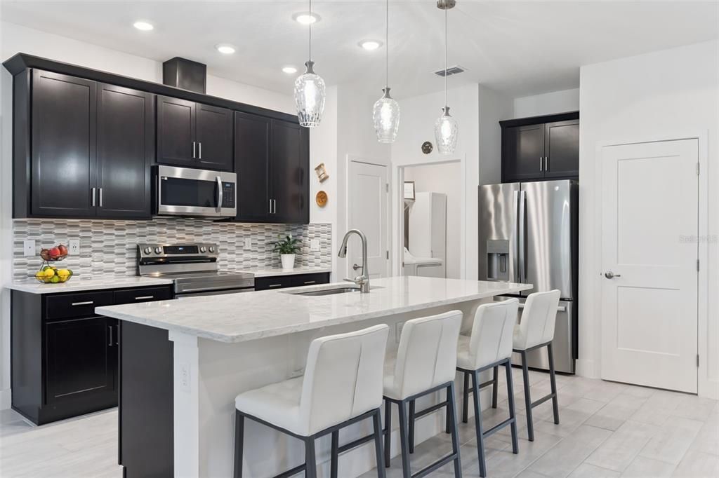 En Venta: $729,900 (4 camas, 3 baños, 2100 Pies cuadrados)
