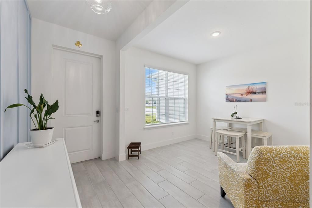En Venta: $729,900 (4 camas, 3 baños, 2100 Pies cuadrados)