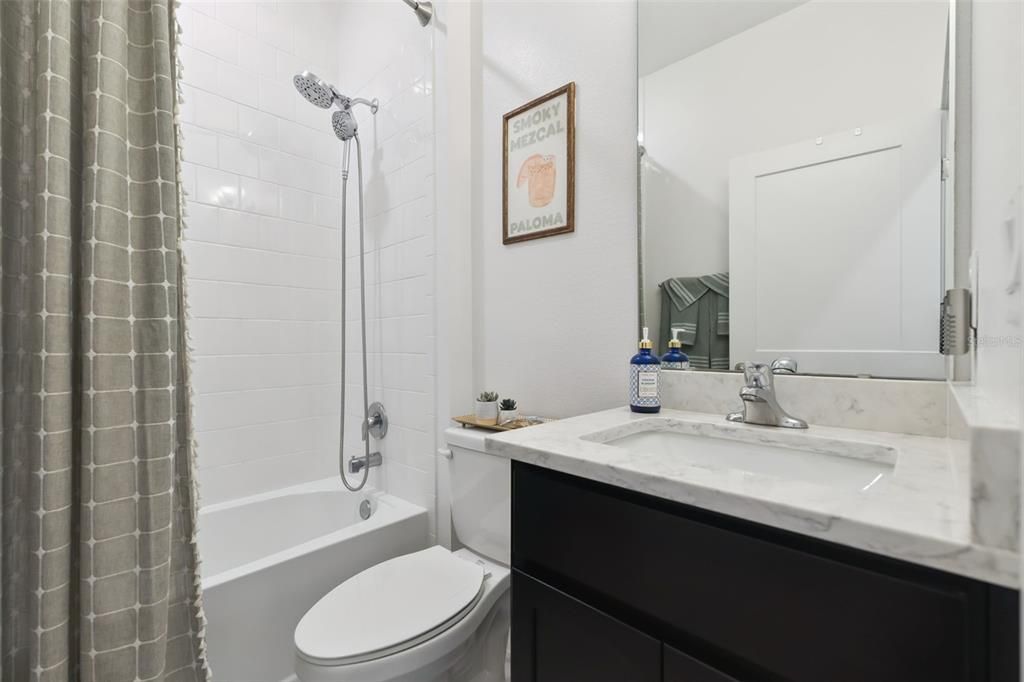 En Venta: $729,900 (4 camas, 3 baños, 2100 Pies cuadrados)