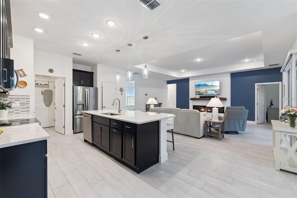 En Venta: $729,900 (4 camas, 3 baños, 2100 Pies cuadrados)