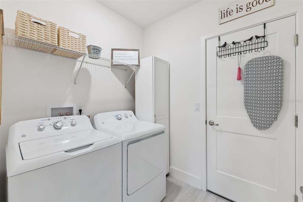 En Venta: $729,900 (4 camas, 3 baños, 2100 Pies cuadrados)