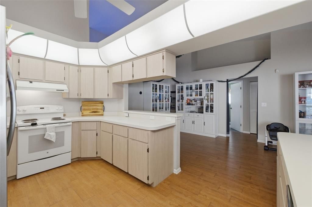 На продажу: $399,900 (3 спален, 2 ванн, 1814 Квадратных фут)
