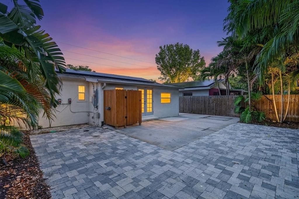 For Rent: $2,500 (2 beds, 2 baths, 1063 Square Feet)