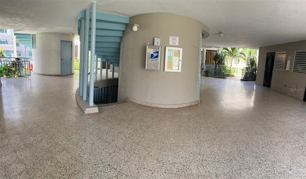 For Sale: $370,000 (2 beds, 1 baths, 857 Square Feet)