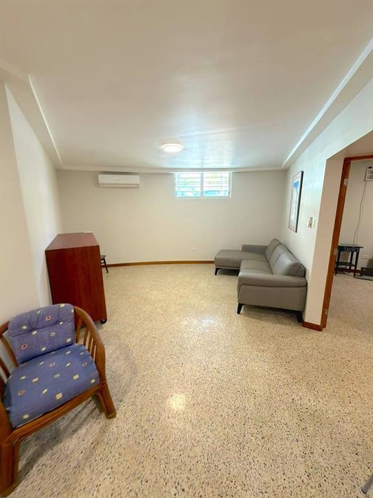 For Sale: $370,000 (2 beds, 1 baths, 857 Square Feet)