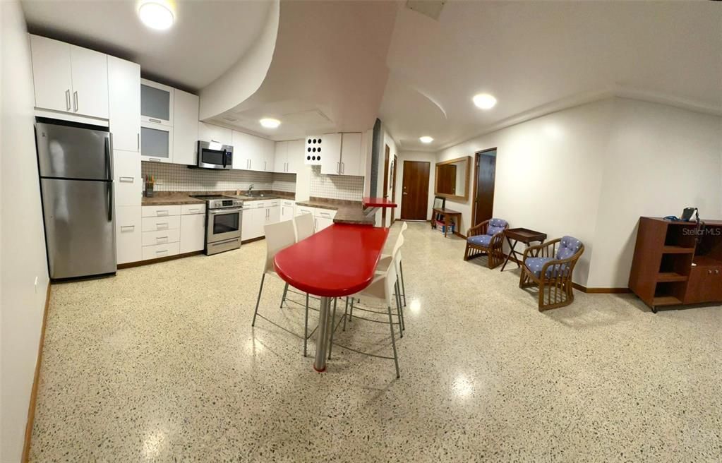 For Sale: $370,000 (2 beds, 1 baths, 857 Square Feet)
