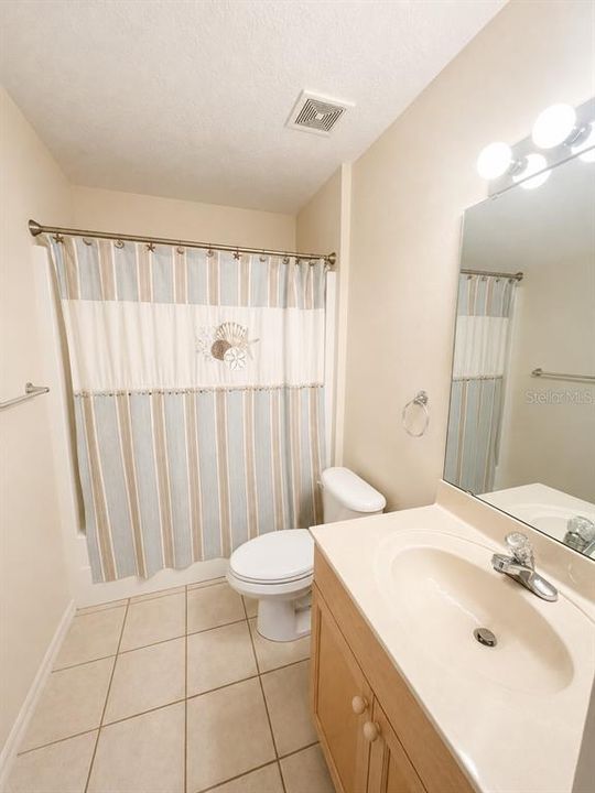 For Rent: $1,800 (3 beds, 2 baths, 1352 Square Feet)