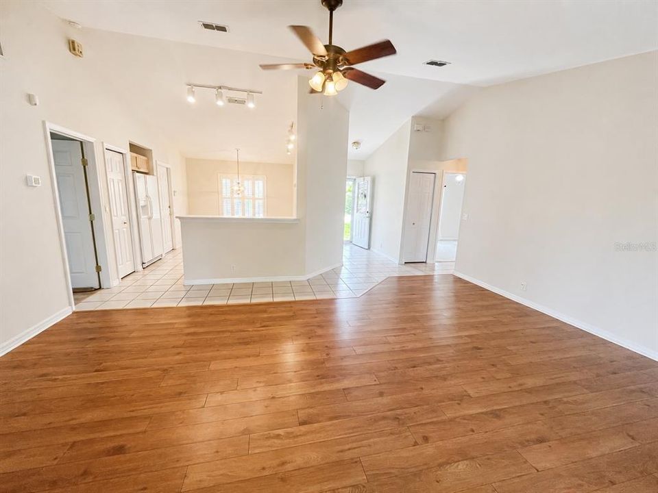 For Rent: $1,800 (3 beds, 2 baths, 1352 Square Feet)