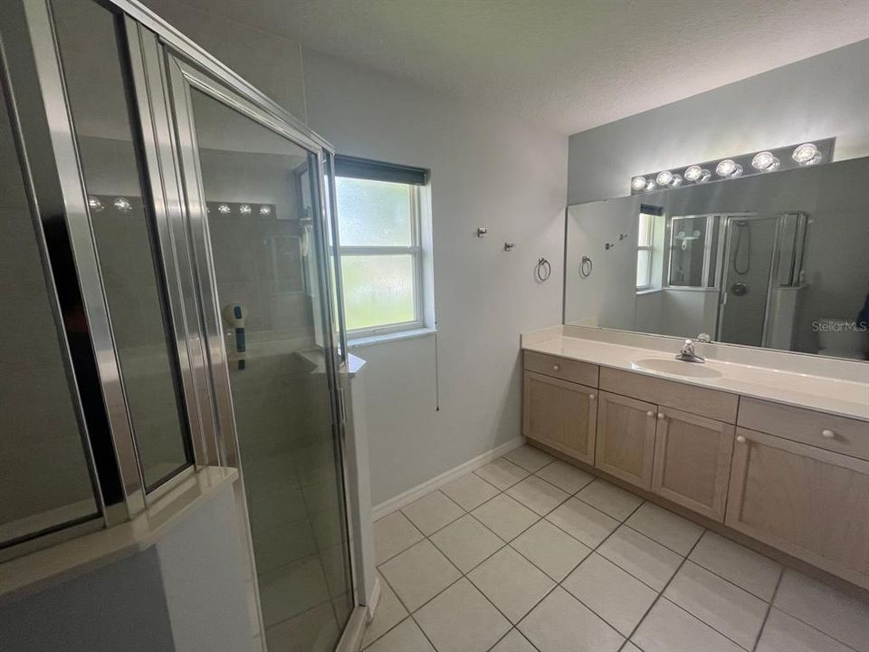 For Rent: $1,800 (3 beds, 2 baths, 1352 Square Feet)
