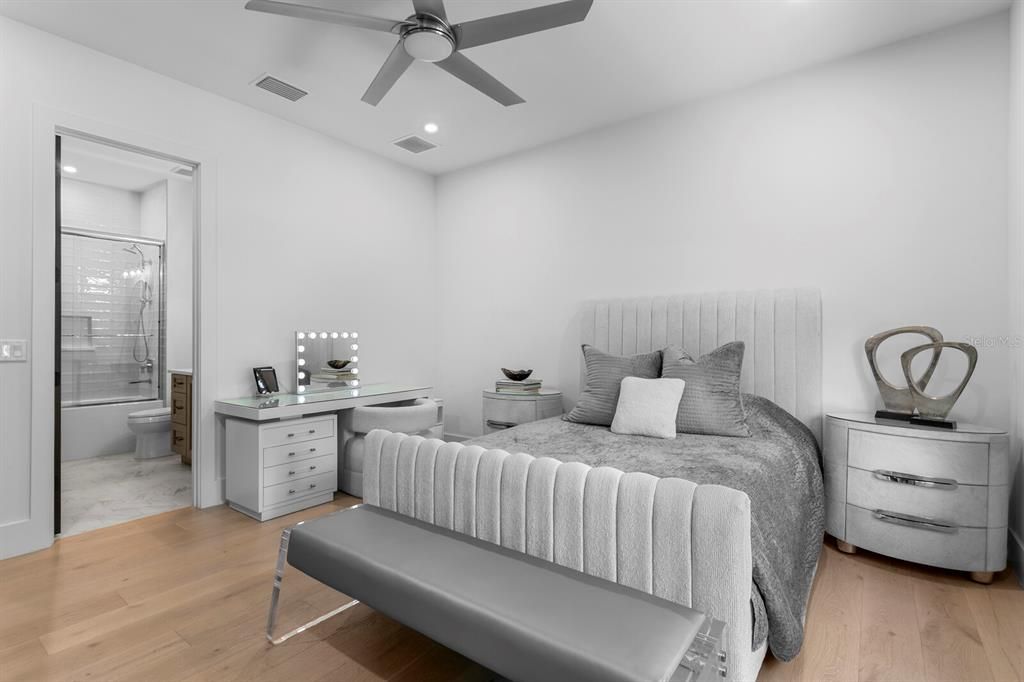 На продажу: $2,600,000 (4 спален, 4 ванн, 4545 Квадратных фут)