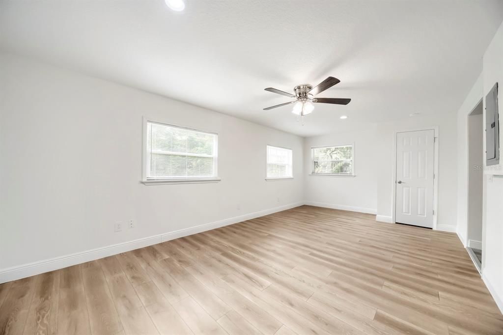 For Sale: $310,000 (3 beds, 1 baths, 1832 Square Feet)