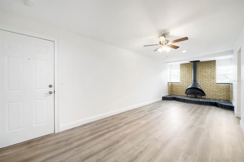 For Sale: $310,000 (3 beds, 1 baths, 1832 Square Feet)