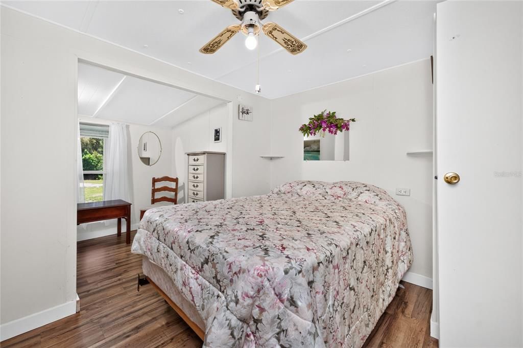 For Sale: $95,000 (2 beds, 1 baths, 624 Square Feet)