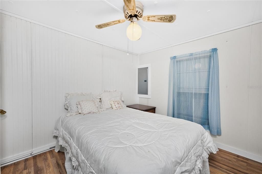 For Sale: $95,000 (2 beds, 1 baths, 624 Square Feet)