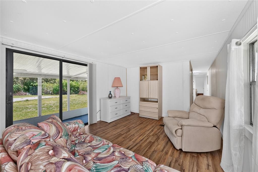 For Sale: $95,000 (2 beds, 1 baths, 624 Square Feet)