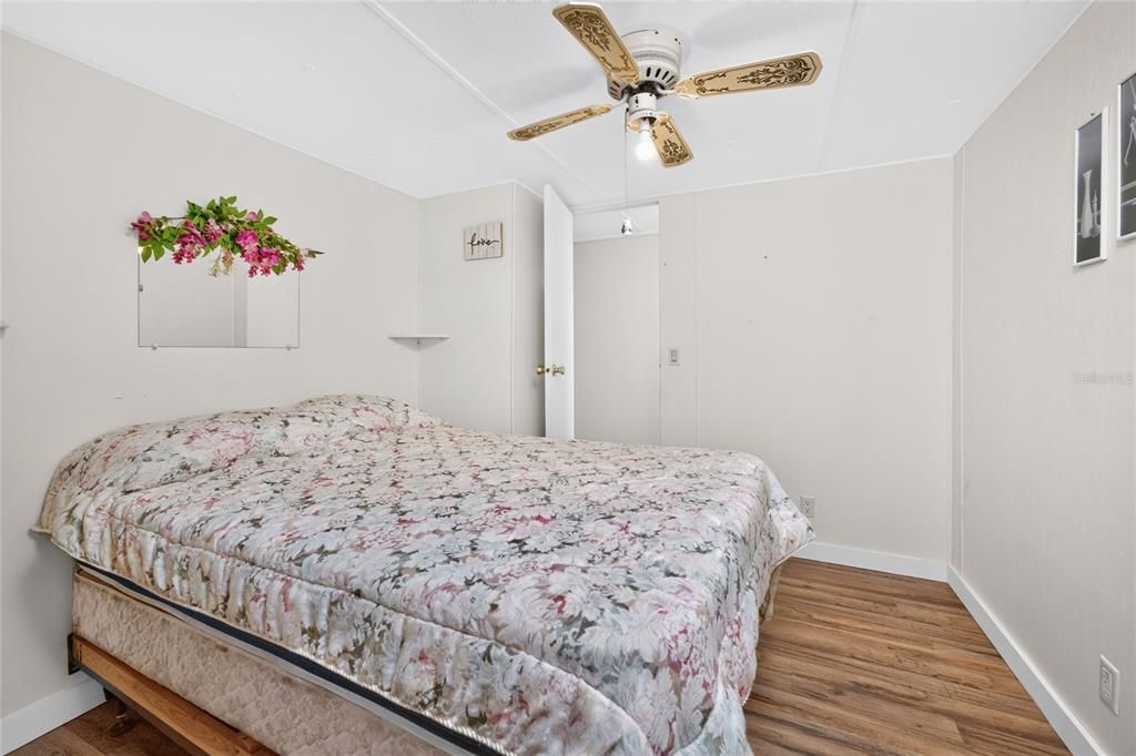 For Sale: $95,000 (2 beds, 1 baths, 624 Square Feet)