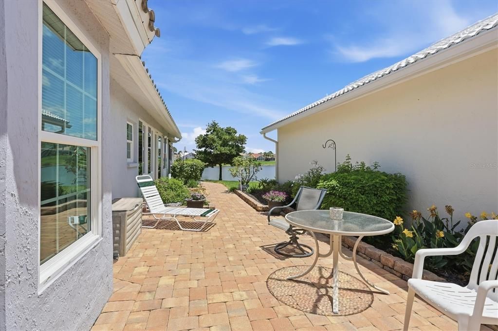En Venta: $389,000 (2 camas, 2 baños, 2119 Pies cuadrados)