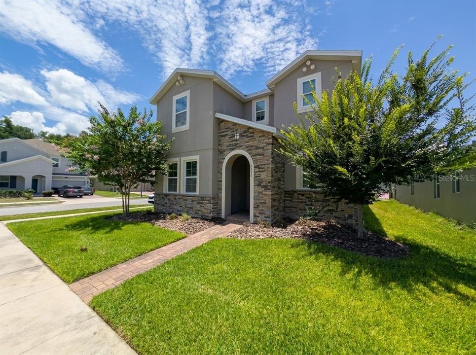 For Rent: $2,650 (4 beds, 2 baths, 2545 Square Feet)