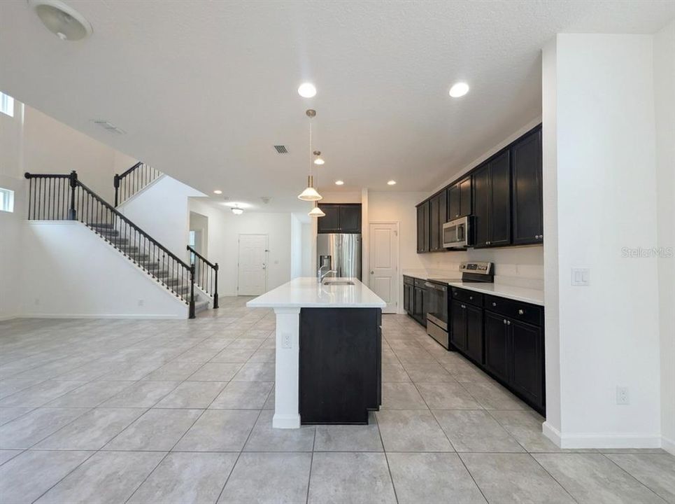 For Rent: $2,650 (4 beds, 2 baths, 2545 Square Feet)