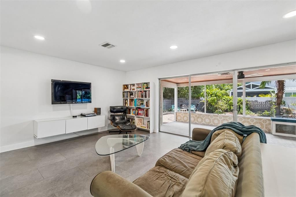 For Sale: $640,000 (3 beds, 2 baths, 1707 Square Feet)