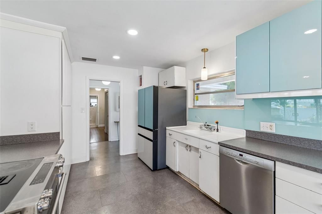 For Sale: $640,000 (3 beds, 2 baths, 1707 Square Feet)