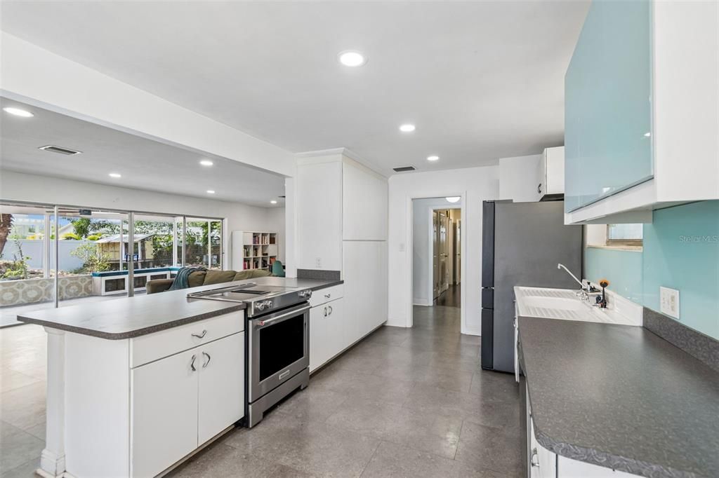 For Sale: $640,000 (3 beds, 2 baths, 1707 Square Feet)