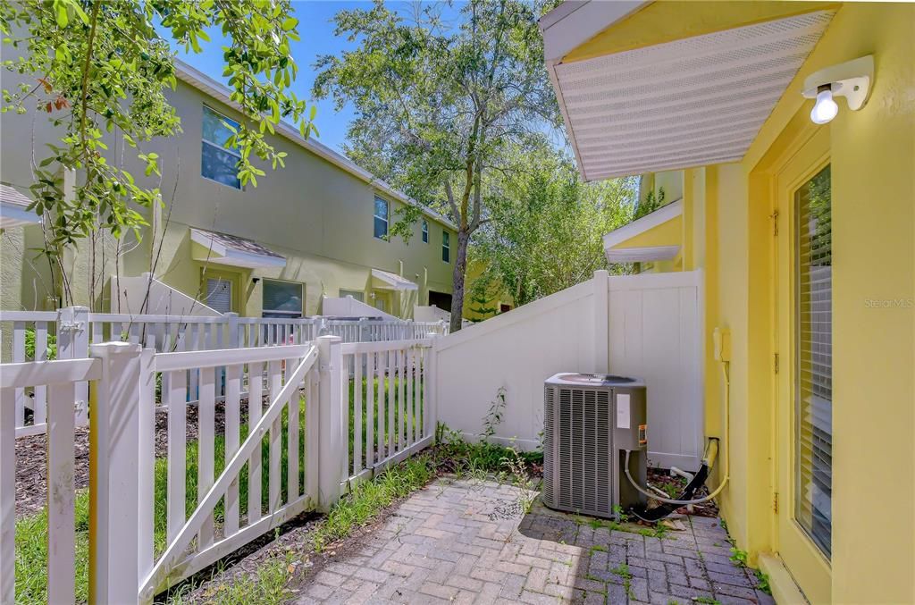 For Sale: $205,000 (2 beds, 2 baths, 1054 Square Feet)