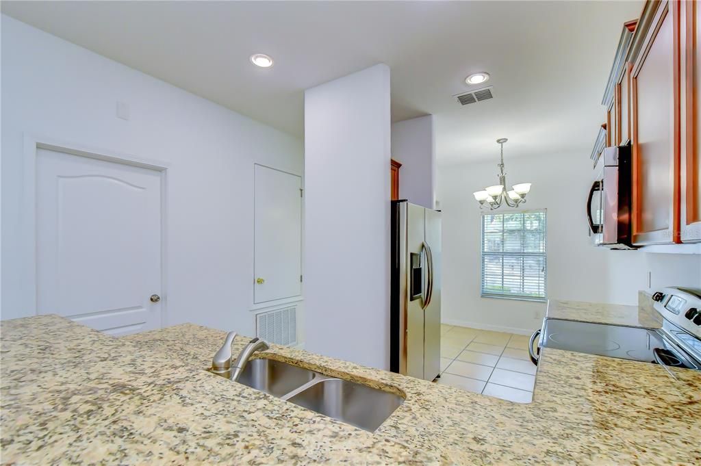 For Sale: $205,000 (2 beds, 2 baths, 1054 Square Feet)