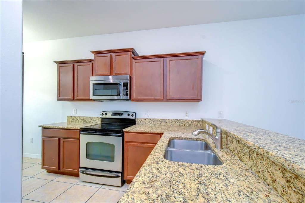 For Sale: $205,000 (2 beds, 2 baths, 1054 Square Feet)