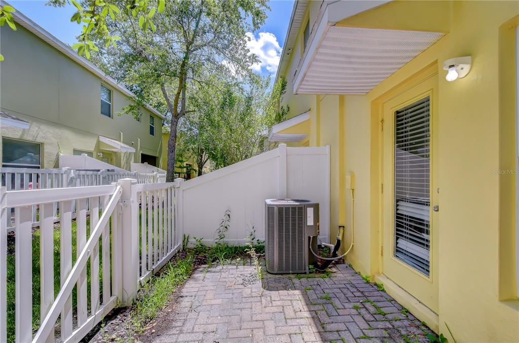 For Sale: $205,000 (2 beds, 2 baths, 1054 Square Feet)