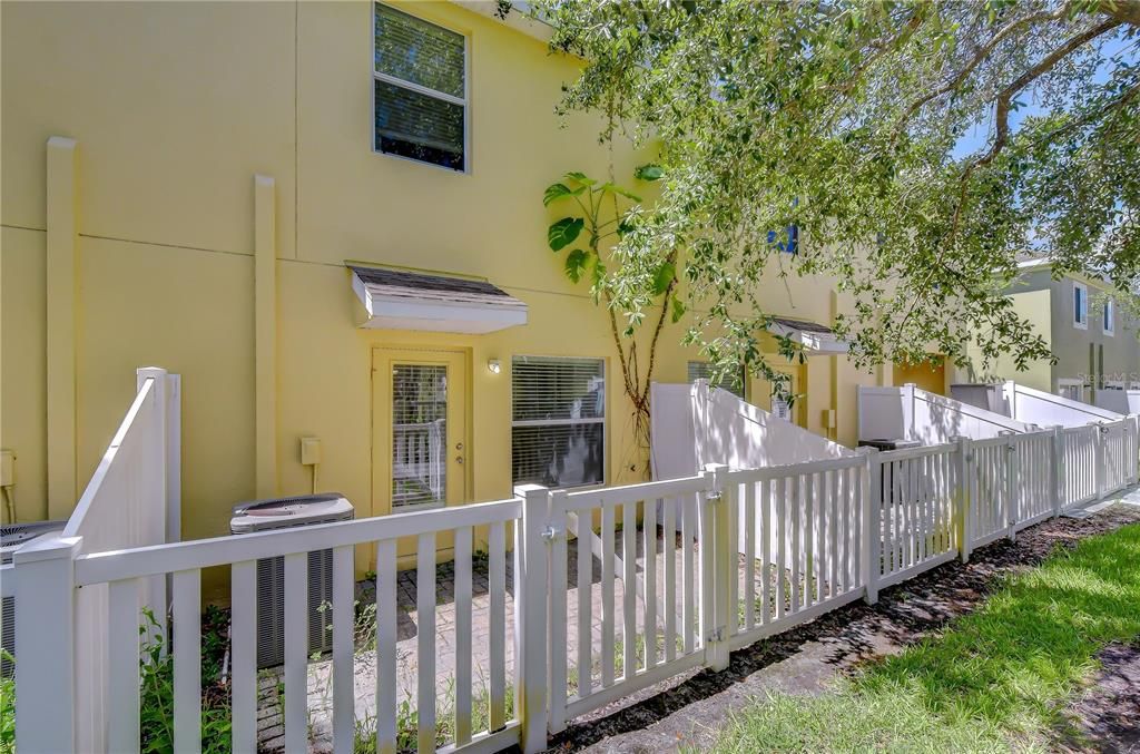 For Sale: $205,000 (2 beds, 2 baths, 1054 Square Feet)