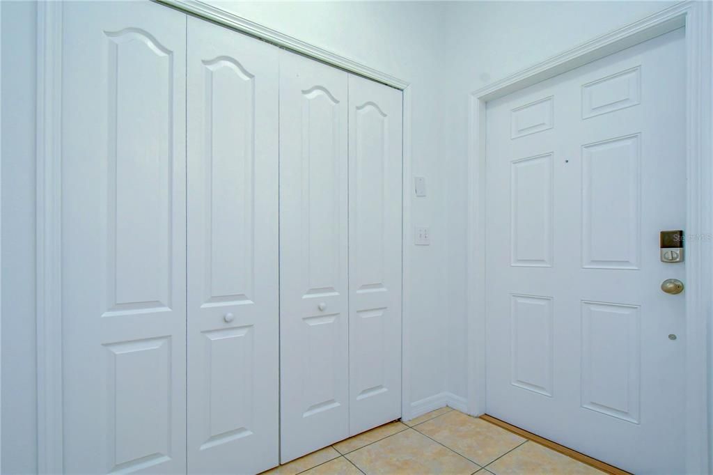 For Sale: $205,000 (2 beds, 2 baths, 1054 Square Feet)
