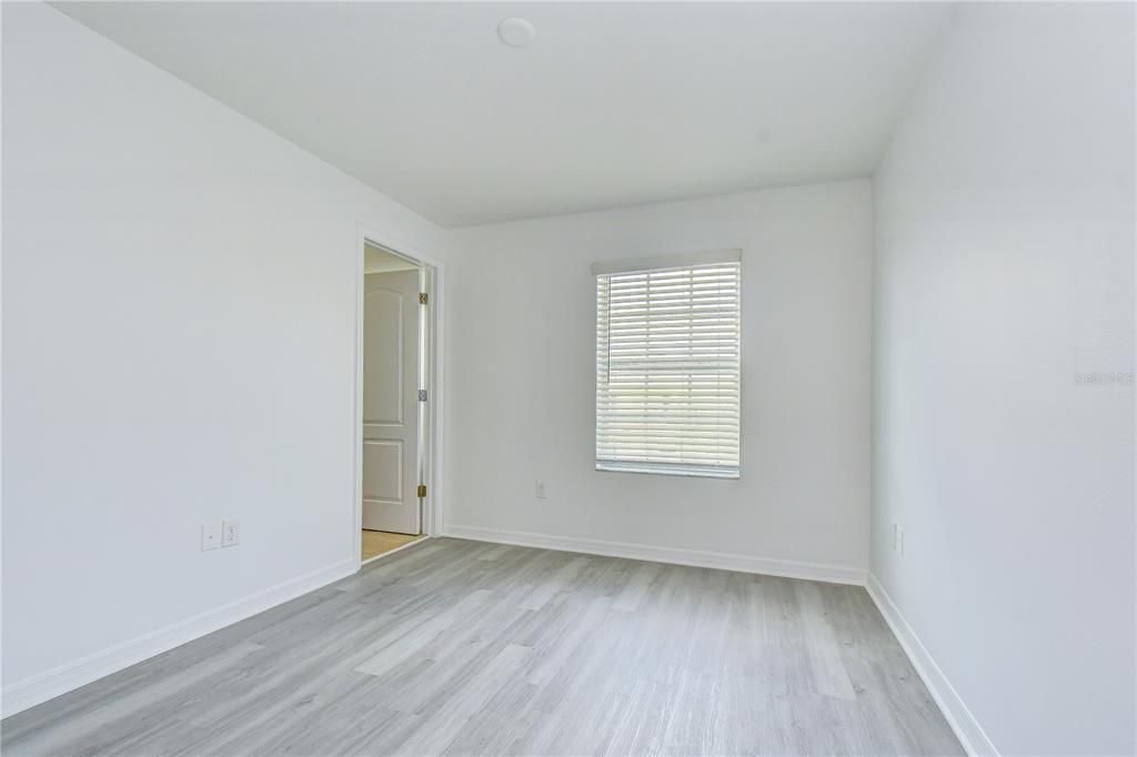 For Sale: $205,000 (2 beds, 2 baths, 1054 Square Feet)
