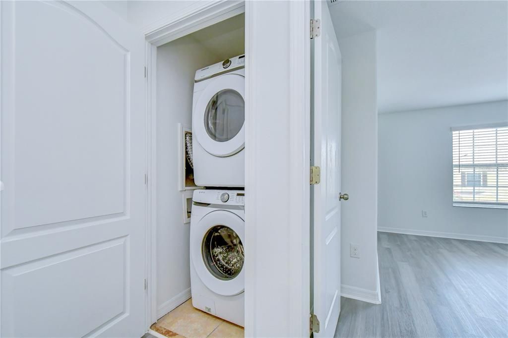 For Sale: $205,000 (2 beds, 2 baths, 1054 Square Feet)