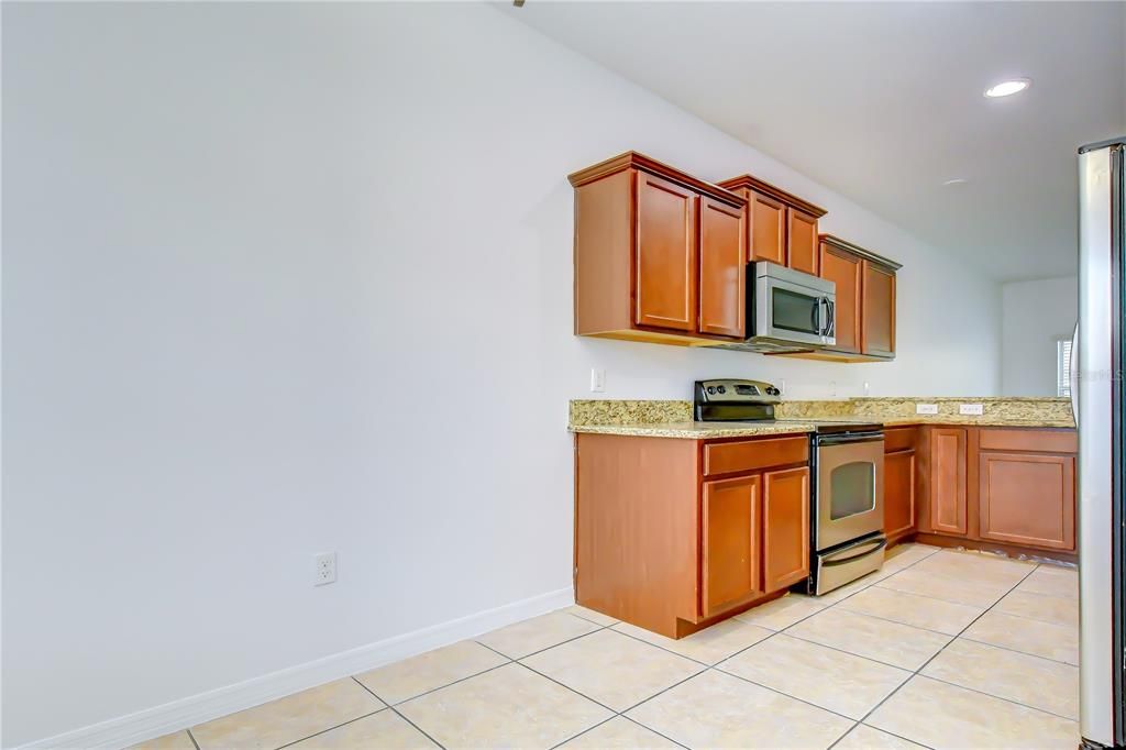For Sale: $205,000 (2 beds, 2 baths, 1054 Square Feet)