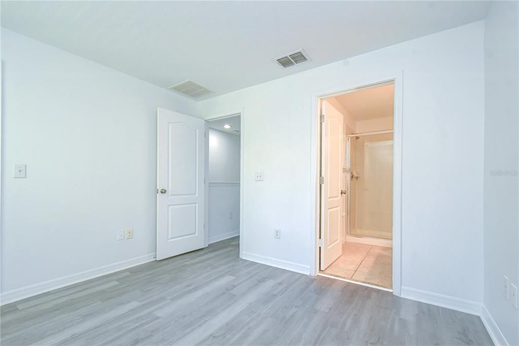 For Sale: $205,000 (2 beds, 2 baths, 1054 Square Feet)