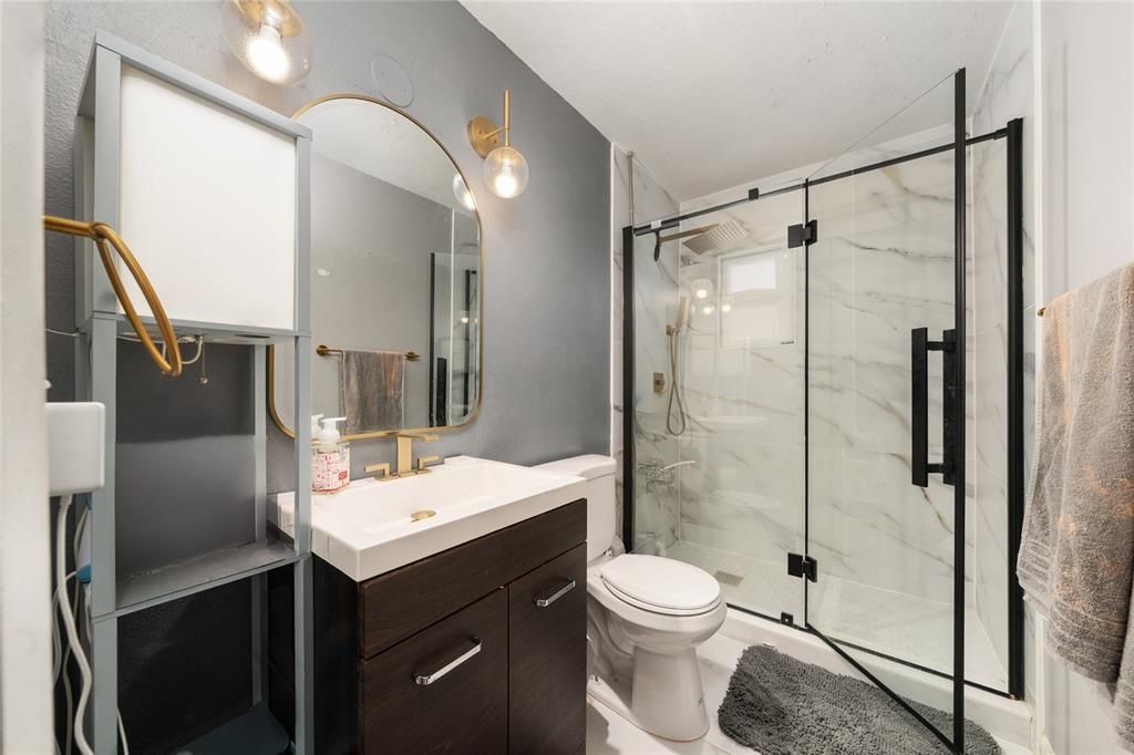 For Sale: $240,000 (2 beds, 1 baths, 1111 Square Feet)