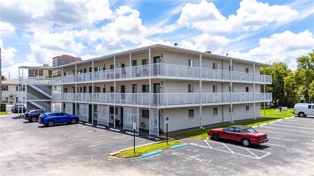 For Sale: $240,000 (2 beds, 1 baths, 1111 Square Feet)