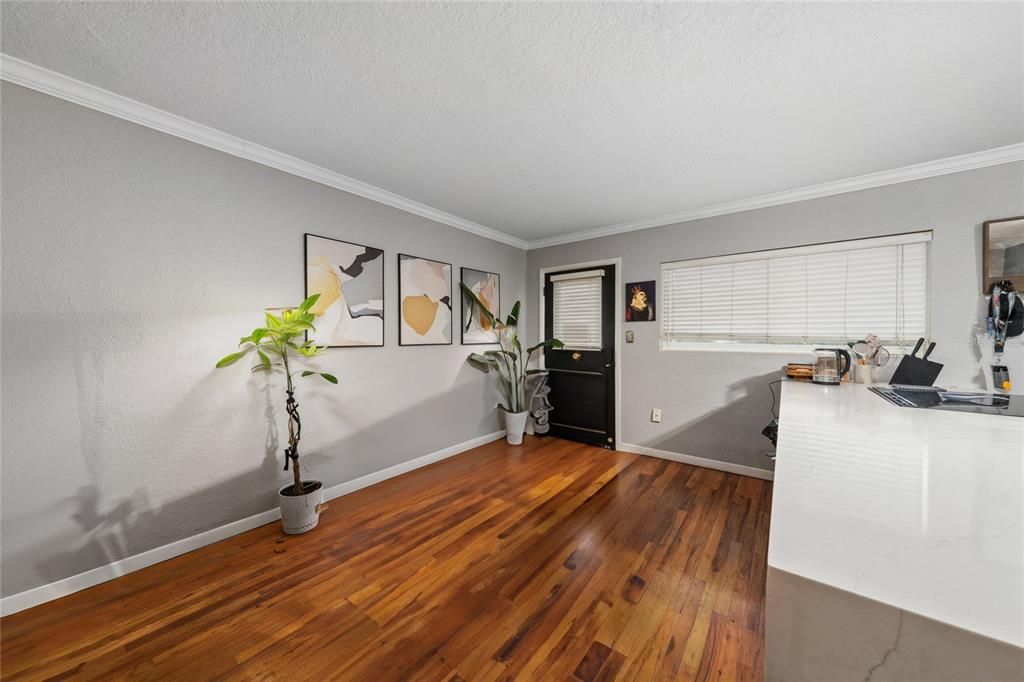 For Sale: $240,000 (2 beds, 1 baths, 1111 Square Feet)