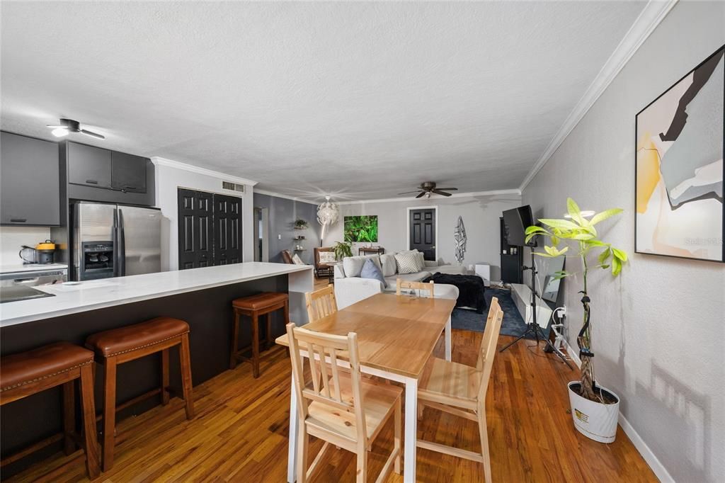 For Sale: $240,000 (2 beds, 1 baths, 1111 Square Feet)