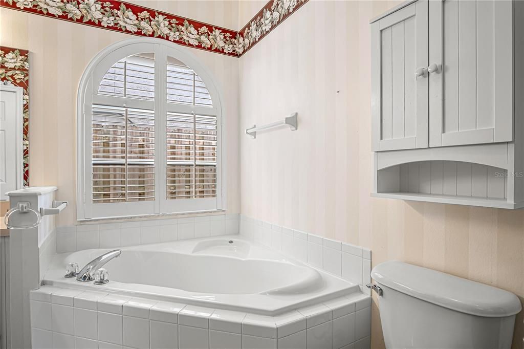 For Sale: $259,000 (3 beds, 2 baths, 1249 Square Feet)