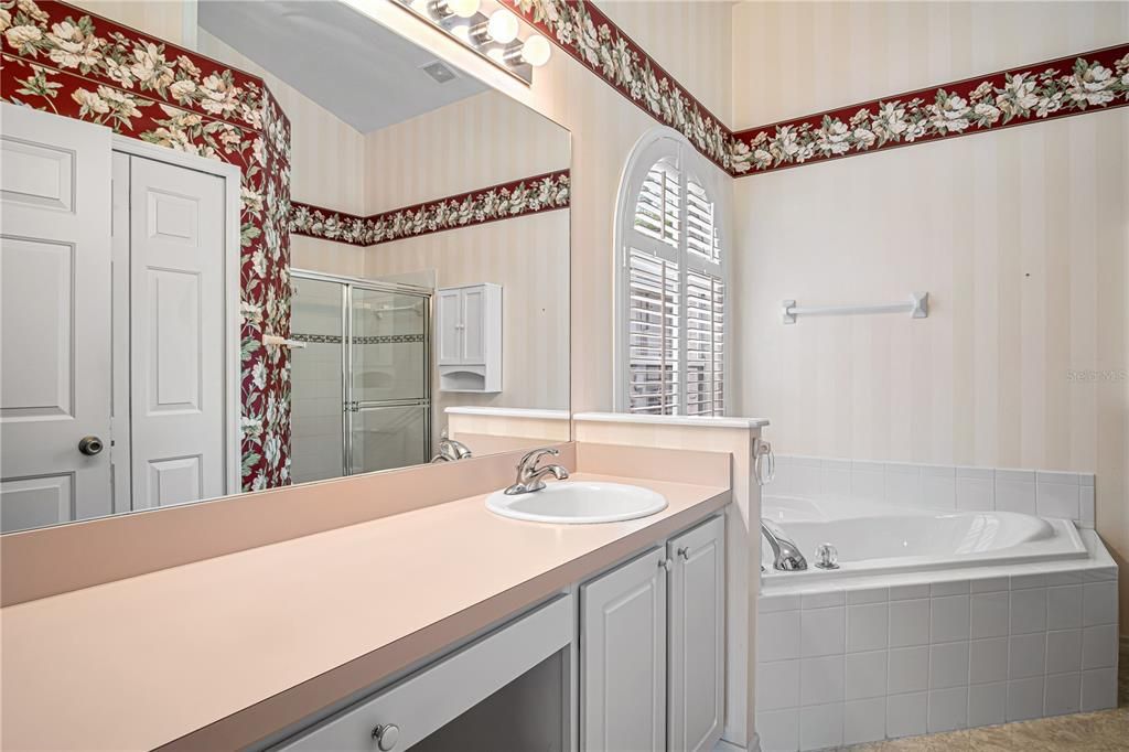 For Sale: $259,000 (3 beds, 2 baths, 1249 Square Feet)