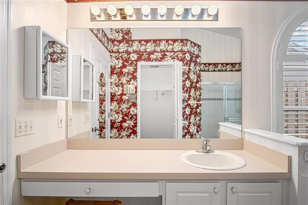 For Sale: $259,000 (3 beds, 2 baths, 1249 Square Feet)