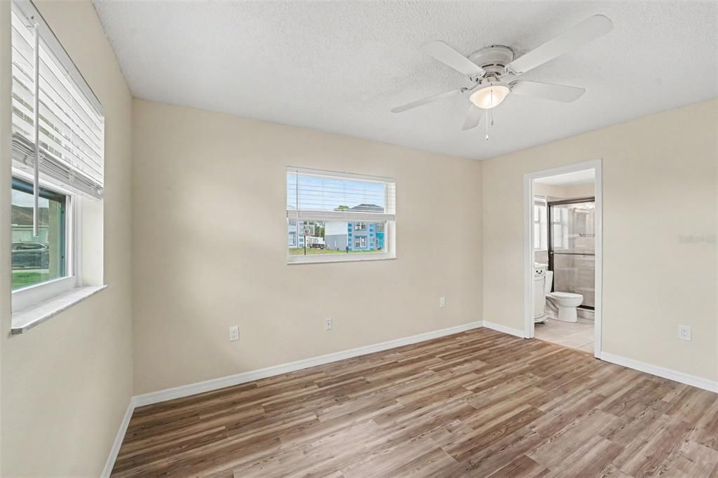 For Sale: $284,900 (3 beds, 2 baths, 1356 Square Feet)